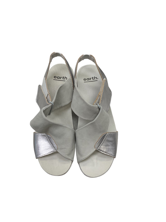 Sandals Heels Wedge By Earth  Size: 8.5