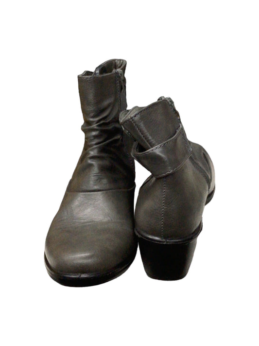 Boots Leather By Bare Traps  Size: 9.5